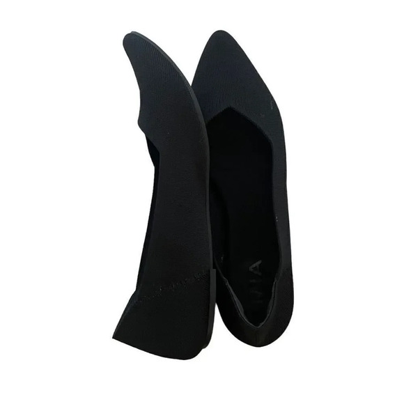 MIA Kerri Point-Toe Flats
Flyknit Black SZ 8.5 - Picture 7 of 9